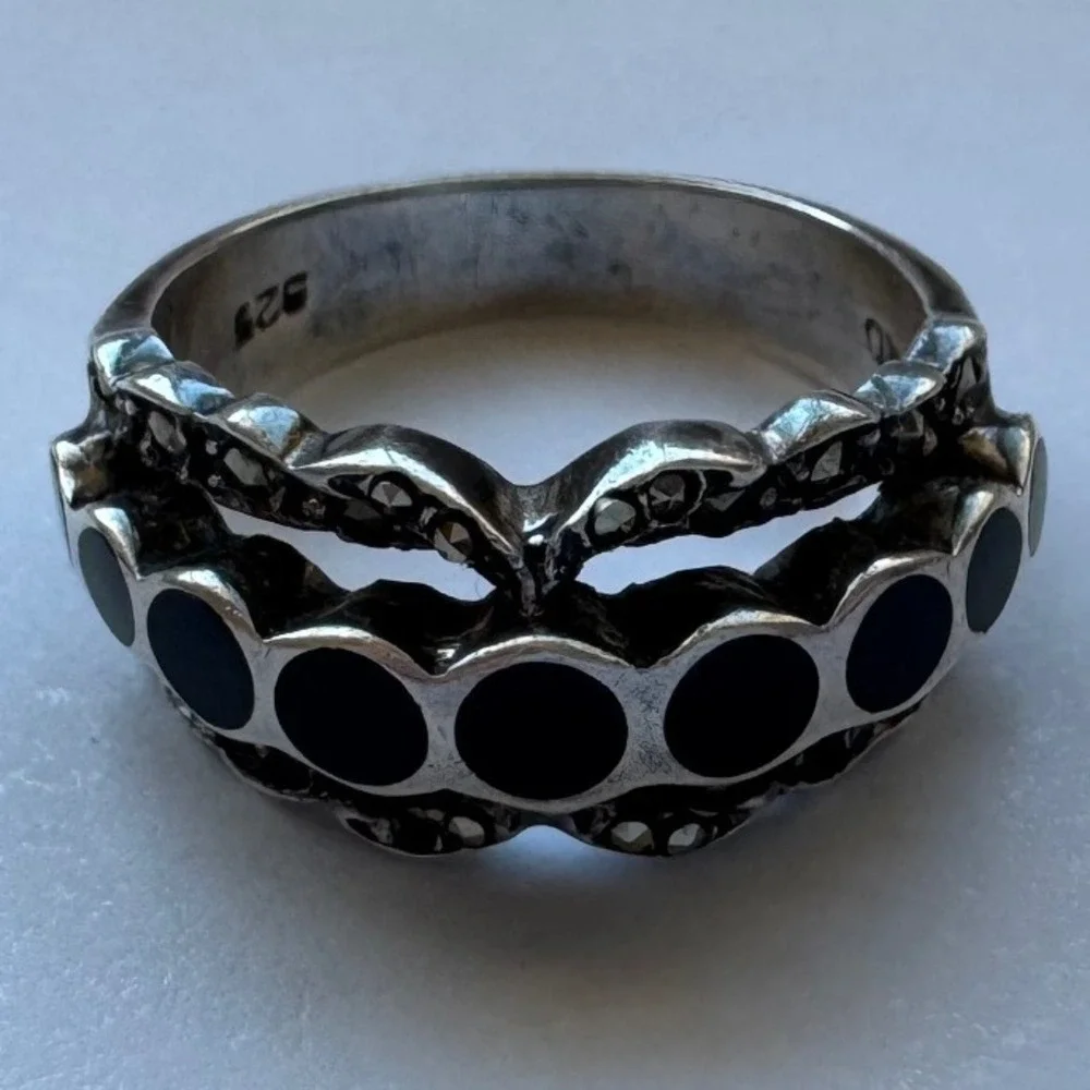 Vintage 925 Sterling Raven Black Circle Detailed Studded Statement Ring Moody